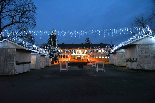 Božićni ugođaj na adventu u Slatini