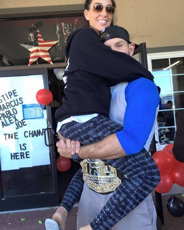 FOTO Tko je Ryan Marie Miočić? Atraktivna medicinska sestra osvojila je srce našeg borca...