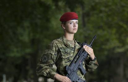 Ženske snage: Moćne, lijepe i naoružane hrvatske vojnikinje