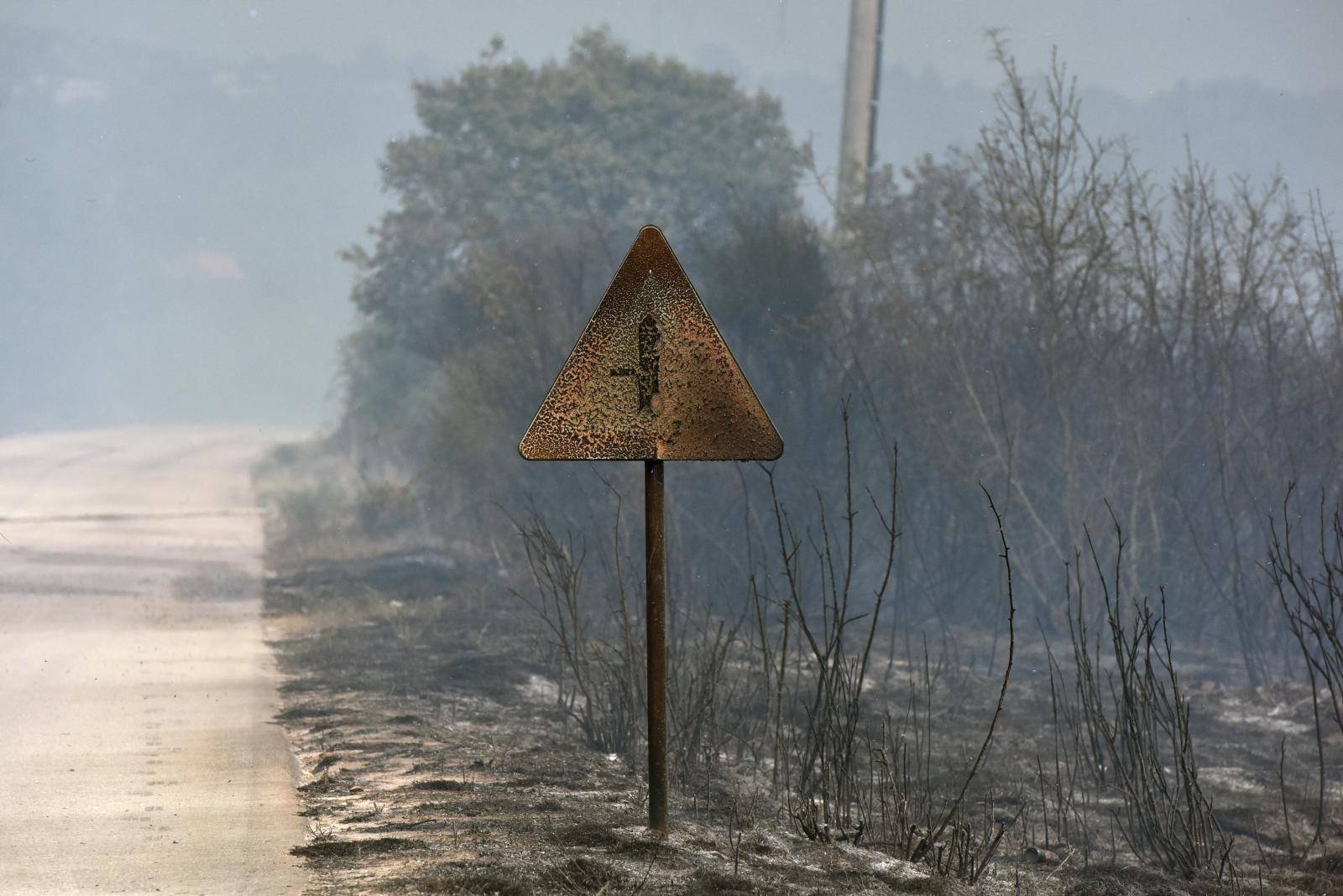 Besana noć pred vatrogascima: Počeli su evakuirati stanovnike