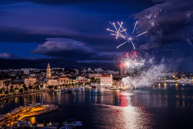 Split: Vatromet povodom proslave Dana državnosti