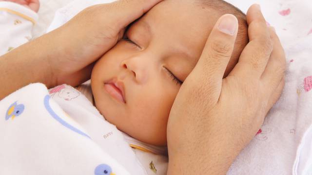 Malo alkohola u trudnoći može utjecati na razvoj bebinog lica