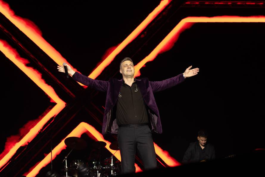 Tri sata držali su Arenu Zagreb na nogama pa zapjevali poznati duet Olivera: 'Najbolji koncert'