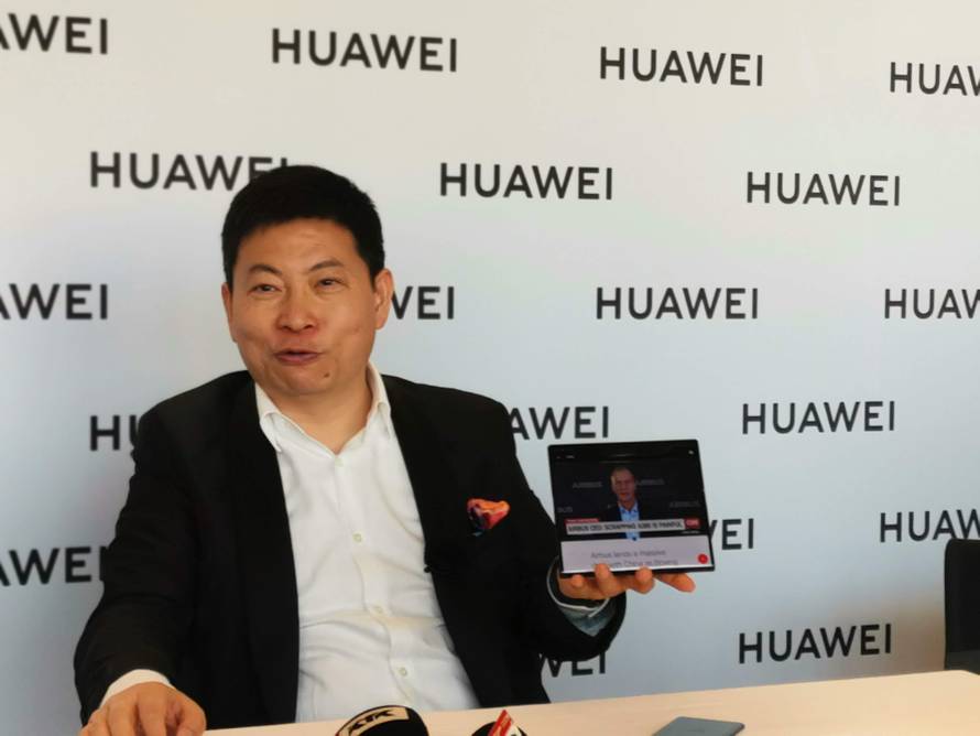 Preklopni telefoni već sljedeće godine koštat će kao i obični