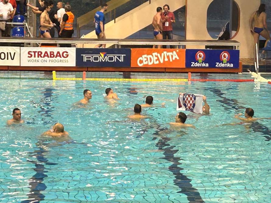 VIDEO Poljud slavi prvaka uz zastavu Hajduka. Jadranaši su šampioni treću godinu u nizu