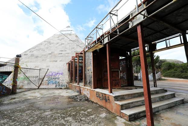 Pula: Propadanje pulske ljepotice Piramide