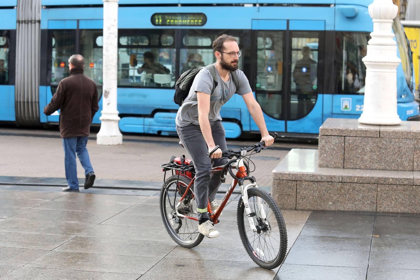 Zagreb: Zahvaljujući južini na ulicama grada zavladali kratki rukavi