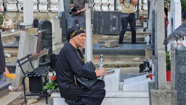 Boki 13 nakon desetljeća u Beogradu, prvo mjesto koje je posjetio je grob njegove prijateljice Marine Tucaković