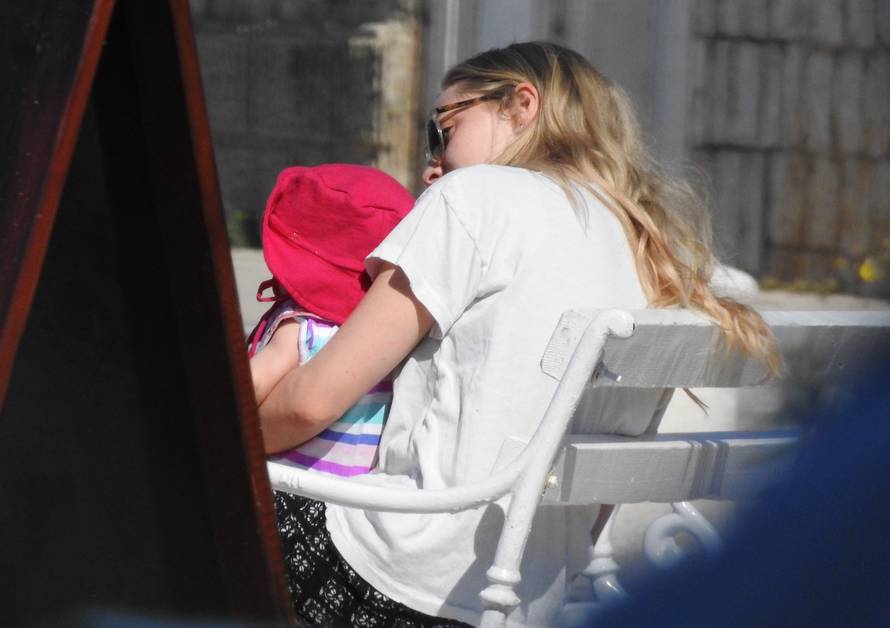 Na Visu je i 'Dr. Who': Zvijezde uživaju na suncu s bližnjima