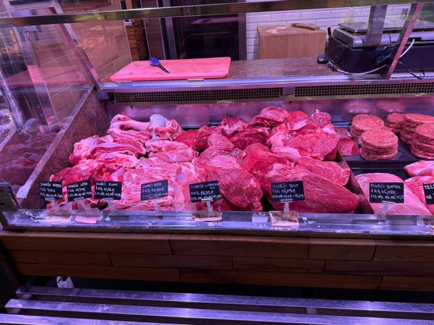 24SATA NA DOLCU Ovo su cijene s tržnice u Zagrebu uoči Uskrsa!