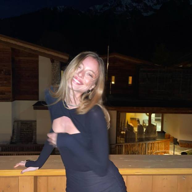 FOTO Nova djevojka Orlanda Blooma voli se fotkati u tangama: Evo kako joj stoje...