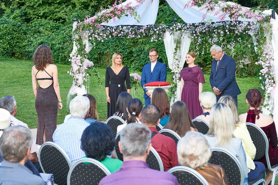 Pale su dvije prosidbe u finalu, a cure ljute: 'Nije bio vrijedan'