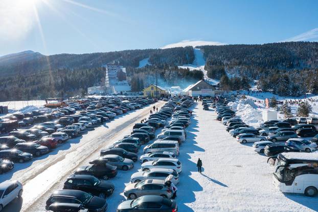 Velik broj posjetitelja na otvaranju ski sezone na Kupresu