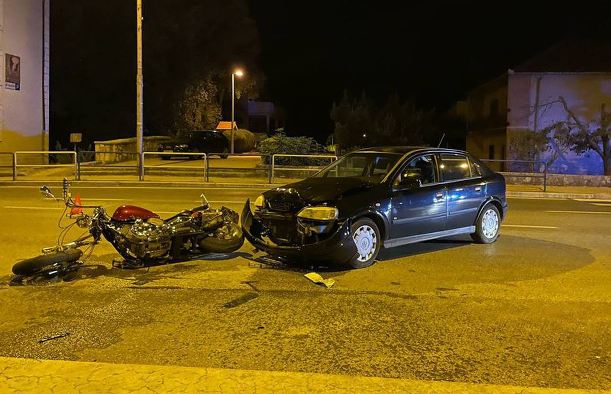 Motociklista prevezli u bolnicu nakon sudara s autom u Sinju