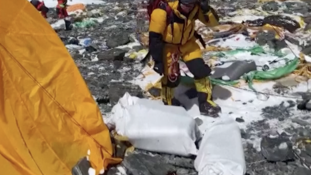 Planinari zatrpavaju Mount Everest smećem: 'Skupili smo 200 kg otpada na planini'
