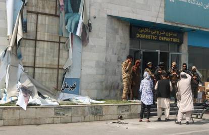 Tri napadača samoubojice izvela napad u džamiji u Afganistanu: Za sada 33 mrtvih i 70 ranjenih