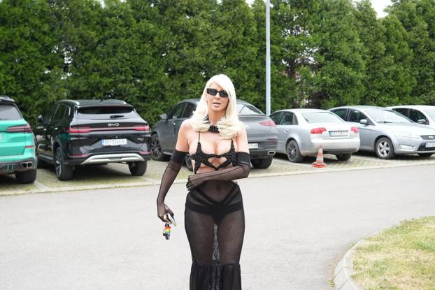 Beograd: Jelena Kareluša dolazi na snimanje showa Pinkove zvezde