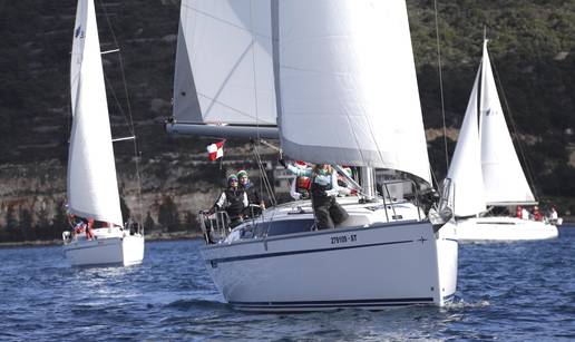 Prva hrvatska, isključivo ženska regata!