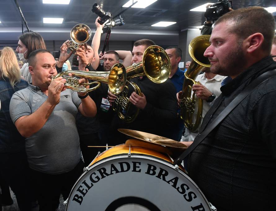 Vučić premoćno pobijedio na izborima u Srbiji