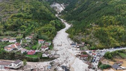 FOTO Jablanica, dan poslije: Ovo su prizori užasa iz zraka, kamenje je zatrpalo kuće