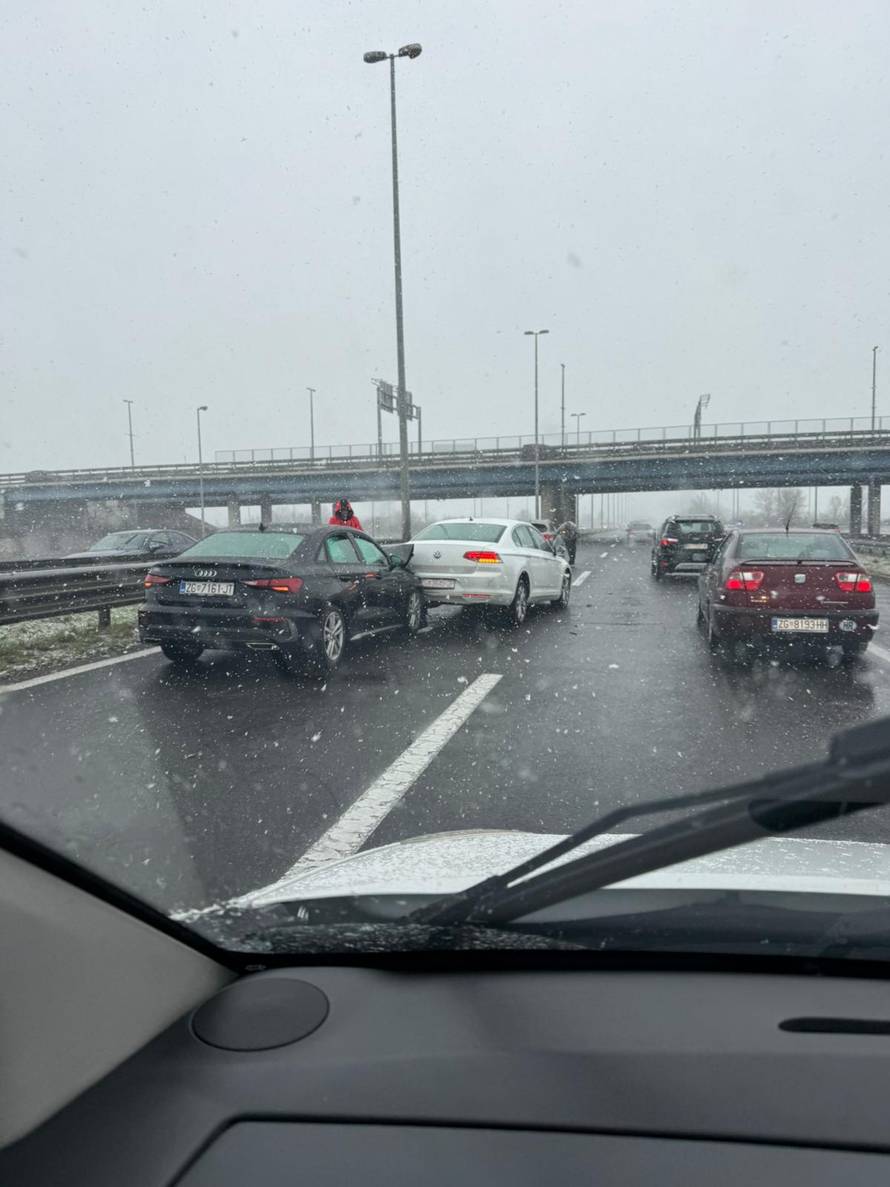 FOTO Sudarili se na zagrebačkoj obilaznici, kolona je 2 kilometra