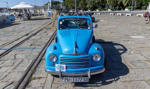 FOTO Izložba oldtimera u Puli: Klasici oduševili posjetitelje!