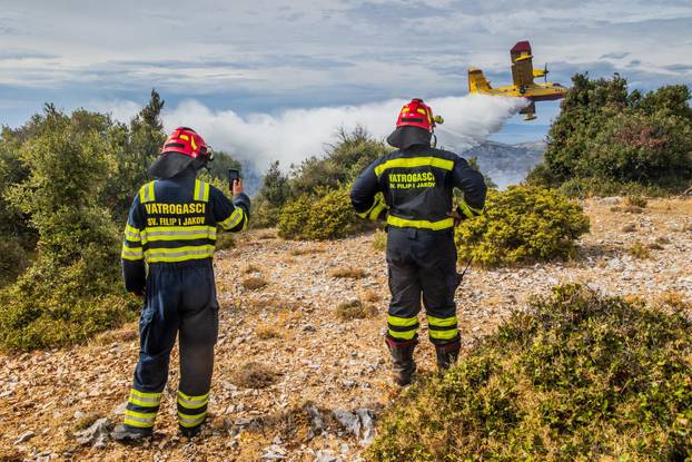 Nerežišća: Tijekom poslijepodneva ponovno se razbuktao požar
