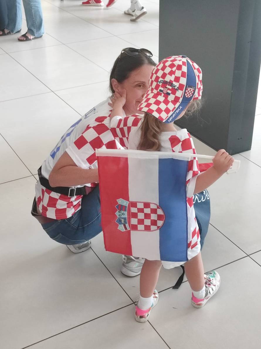 Srebrne 'vatrene' dočekalo je 50-ak navijača. Dalić: S Lukom nisam pričao, neka se odmori...