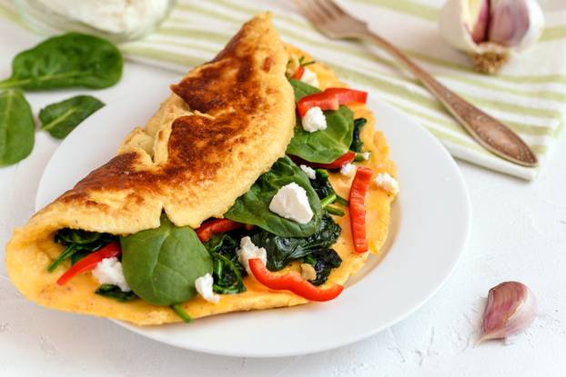 Omelet,With,Spinach,,Ricotta,Cheese,And,Red,Pepper.