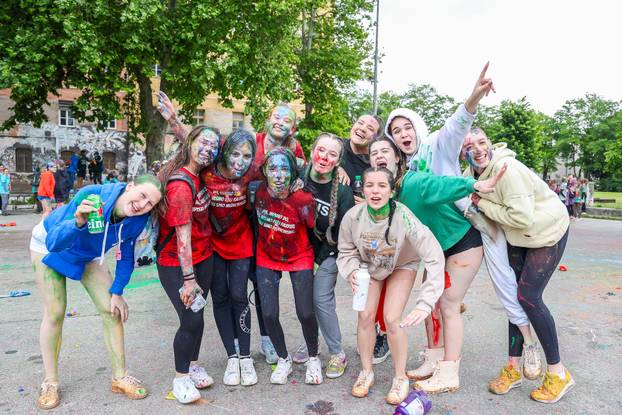 Pulski srednjoškolci slave kraj škole