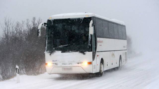 Snijeg i led na cestama: 'A1 je zatvorena za kamione dok autobusi normalno prometuju'
