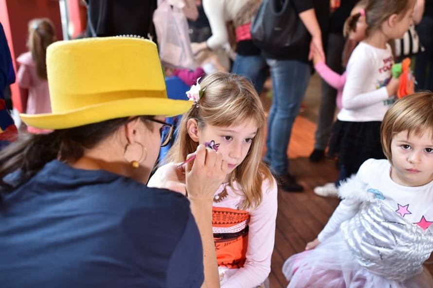 Zabavna parada filmskih likova oduševila je mnoge poznate