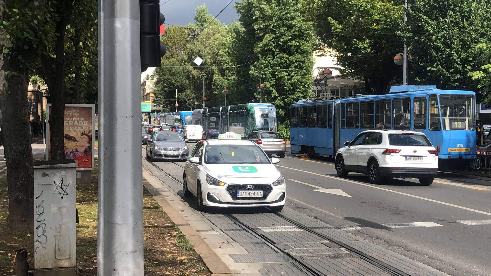 Kolaps u Zagrebu: Teretno vozilo je oštetilo naponske žice, desetak tramvaja ne može proći