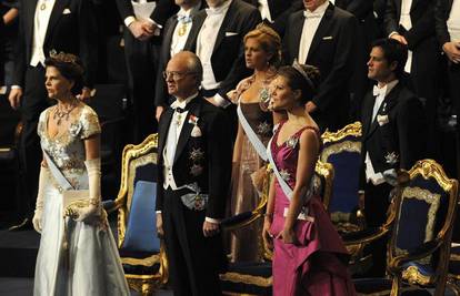 Švedski kralj Carl Gustaf uručio Nobelove nagrade 