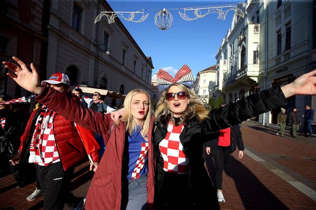 Szeged: Hrvatski i srpski navijači u gradu uoči početka utakmice 