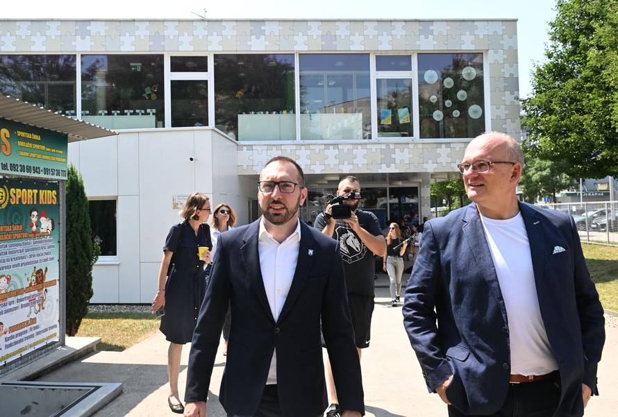 Zagreb: Tomašević došao na početak postavljanja sunčane elektrane na krov dječjeg vrtića Kustošija