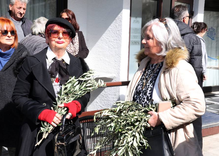 Šibenik: Biskup šibenski Tomislav Rogi? predvodio je procesiju na Cvjetnicu