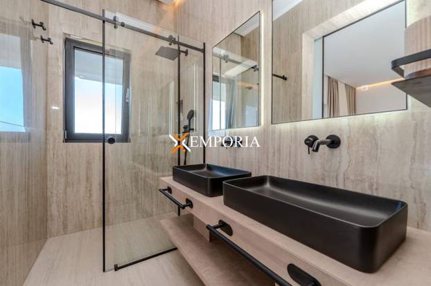 FOTO Mjesto za savršen bijeg: Svi žele ovu vilu na Ugljanu s predivnim pogledom na Zadar