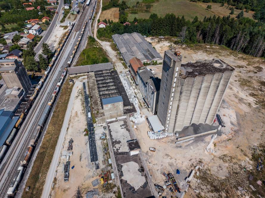 Fotografije iz zraka ilegalnog odlagališta otpada u Gospiću
