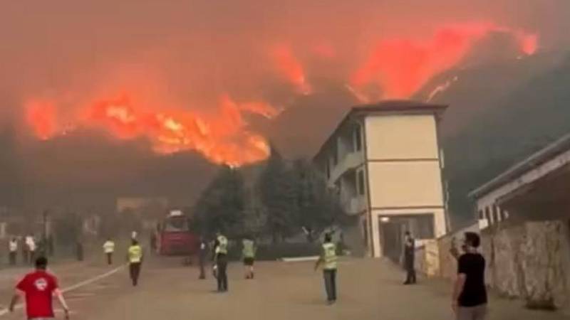 VIDEO Pakao u Turskoj: Diljem zemlje haraju ogromni požari, poginulo deset vatrogasaca!