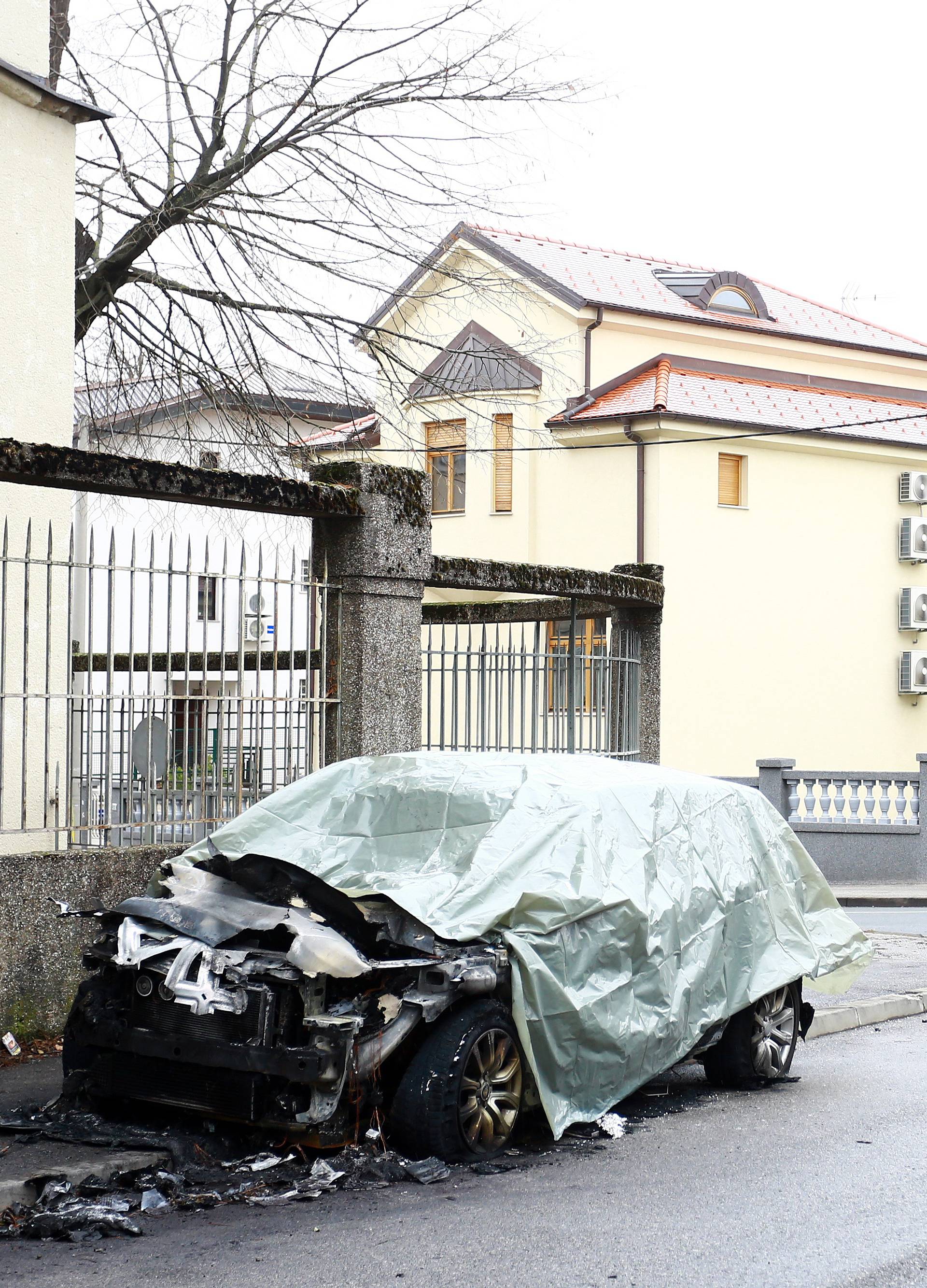 Zagreb: SinoÄ je u ulici Jagodnjak izgorio Range Rover