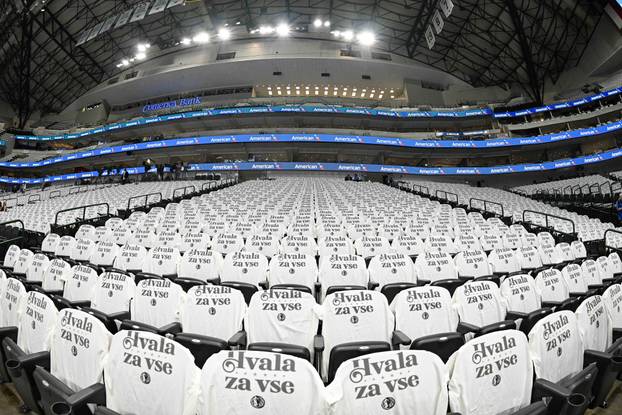 NBA: Los Angeles Lakers at Dallas Mavericks