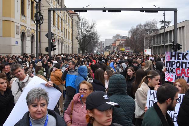 Masovni prosvjedi u Nišu 