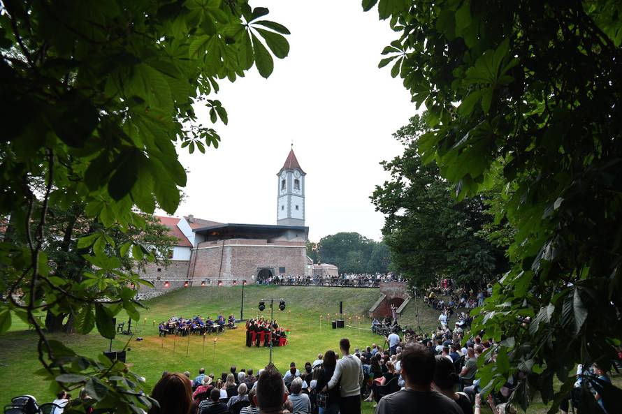 Čakovec: Plesna predstava "Na dlanu jezera"