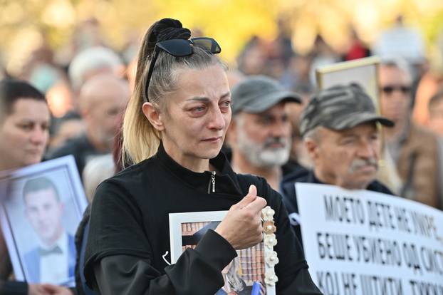 Skoplje. Prije početka suđenja za požar u diskoteci Pulse u Kočanima održan je prosvjed Marš anđela