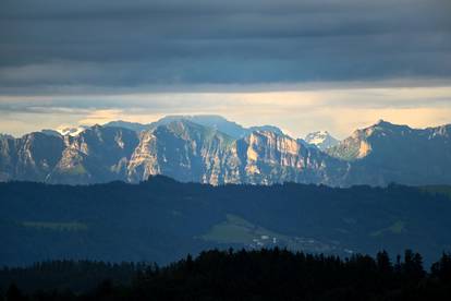 Rain in the Lake Constance region - Clear view of the Swiss Alps