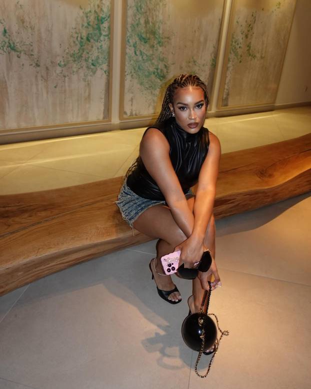 Zvijezda Galatasaraya kaže da mu izgled nije bitan. Pogledajte kako izgleda njegova djevojka