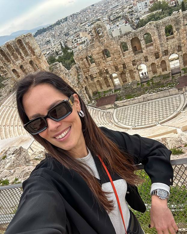 FOTO Ana Ivanović blista nakon razvoda sa Schweinijem. Pljušte komentari na fotke s plaže