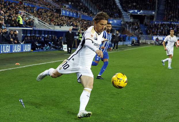 LaLiga - Deportivo Alaves v Real Madrid