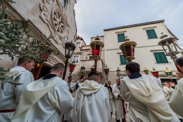 Završena procesija Za križen na Jelsi 